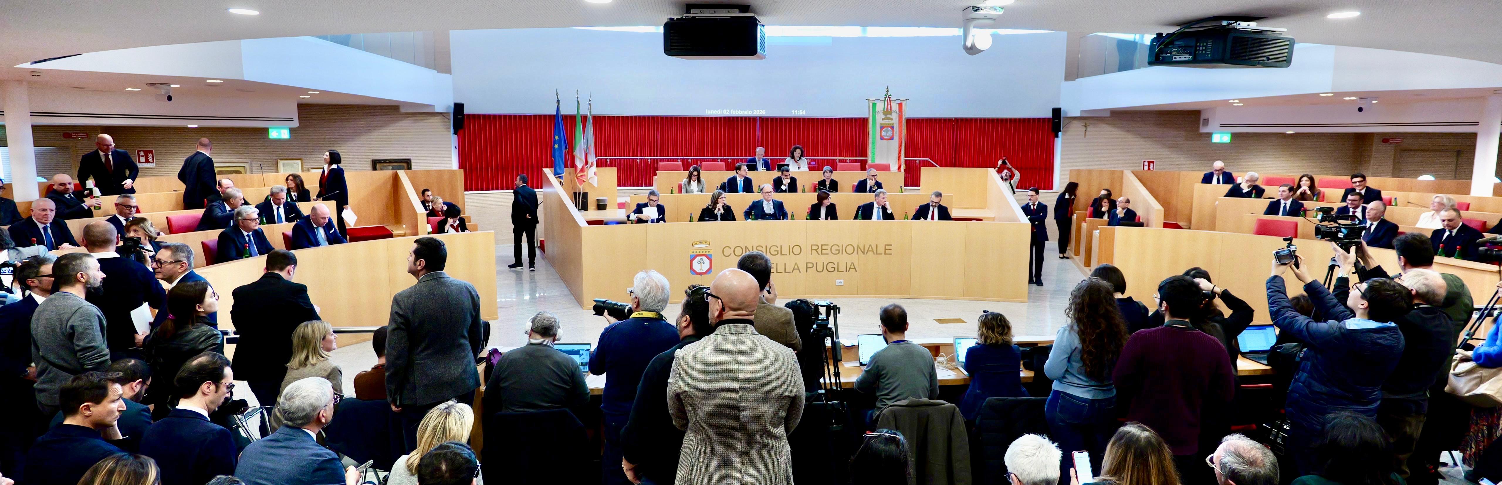 Galleria Insediamento Consiglio regionale, gli auguri del presidente Decaro - Diapositiva 3 di 7