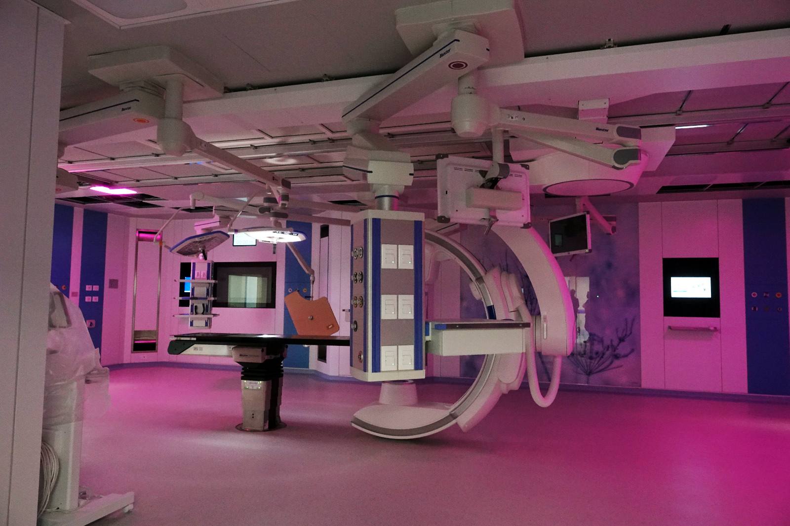 Galleria POLICLINICO DI FOGGIA, EMILIANO E PIEMONTESE INAUGURANO IL NUOVO BLOCCO OPERATORIO: 6 NUOVE SALE DI ULTIMA GENERAZIONE PER CARDIOCHIRURGIA, NEUROCHIRURGIA E RADIOLOGIA INTERVENTISTICA. - Diapositiva 17 di 22