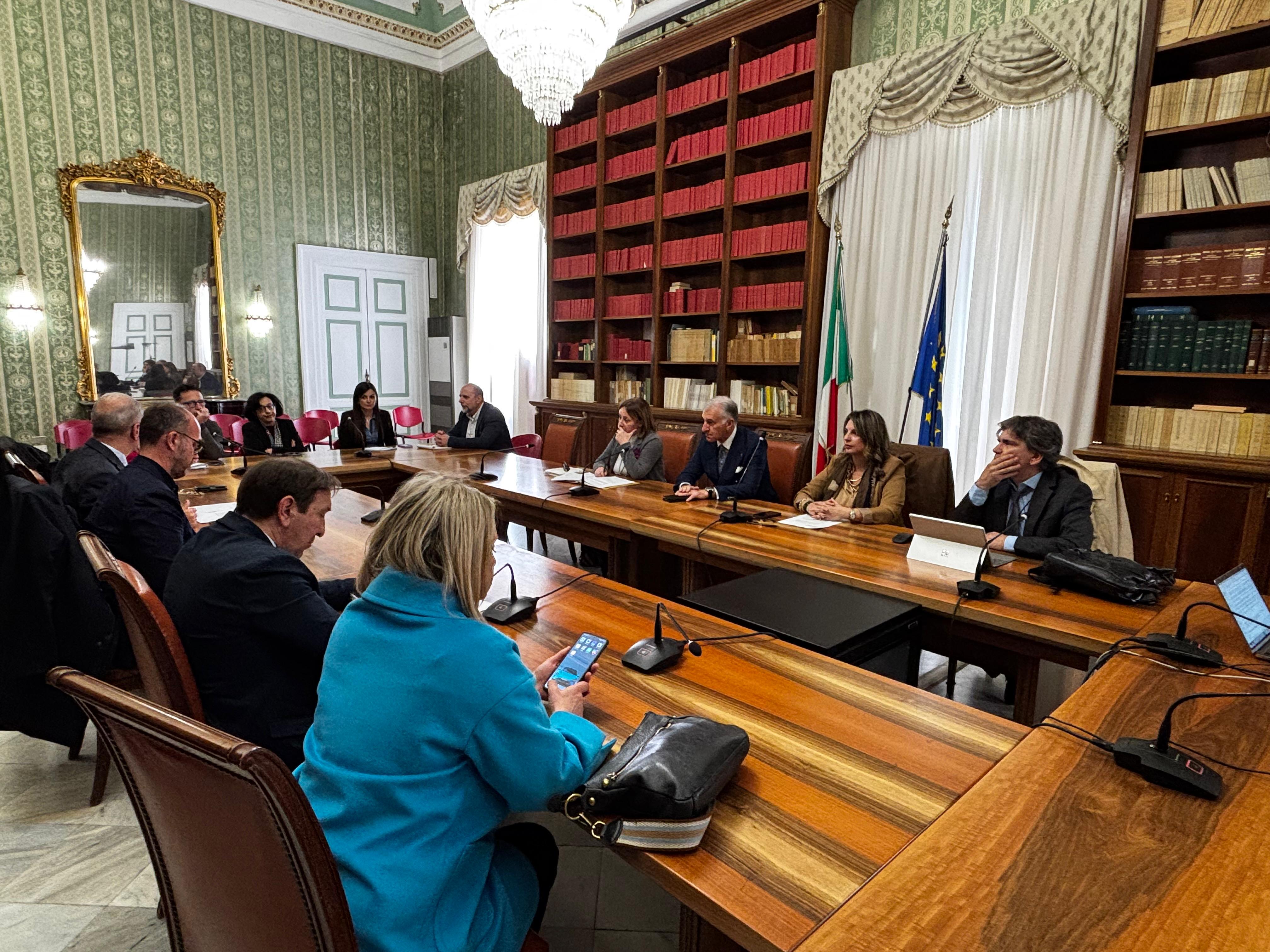 Galleria Liquidazione cooperativa Terre di Puglia, siglato alla Prefettura di Brindisi il Protocollo d’intesa tra Regione Puglia, Libera e Comuni proprietari dei terreni agricoli confiscati - Diapositiva 5 di 6