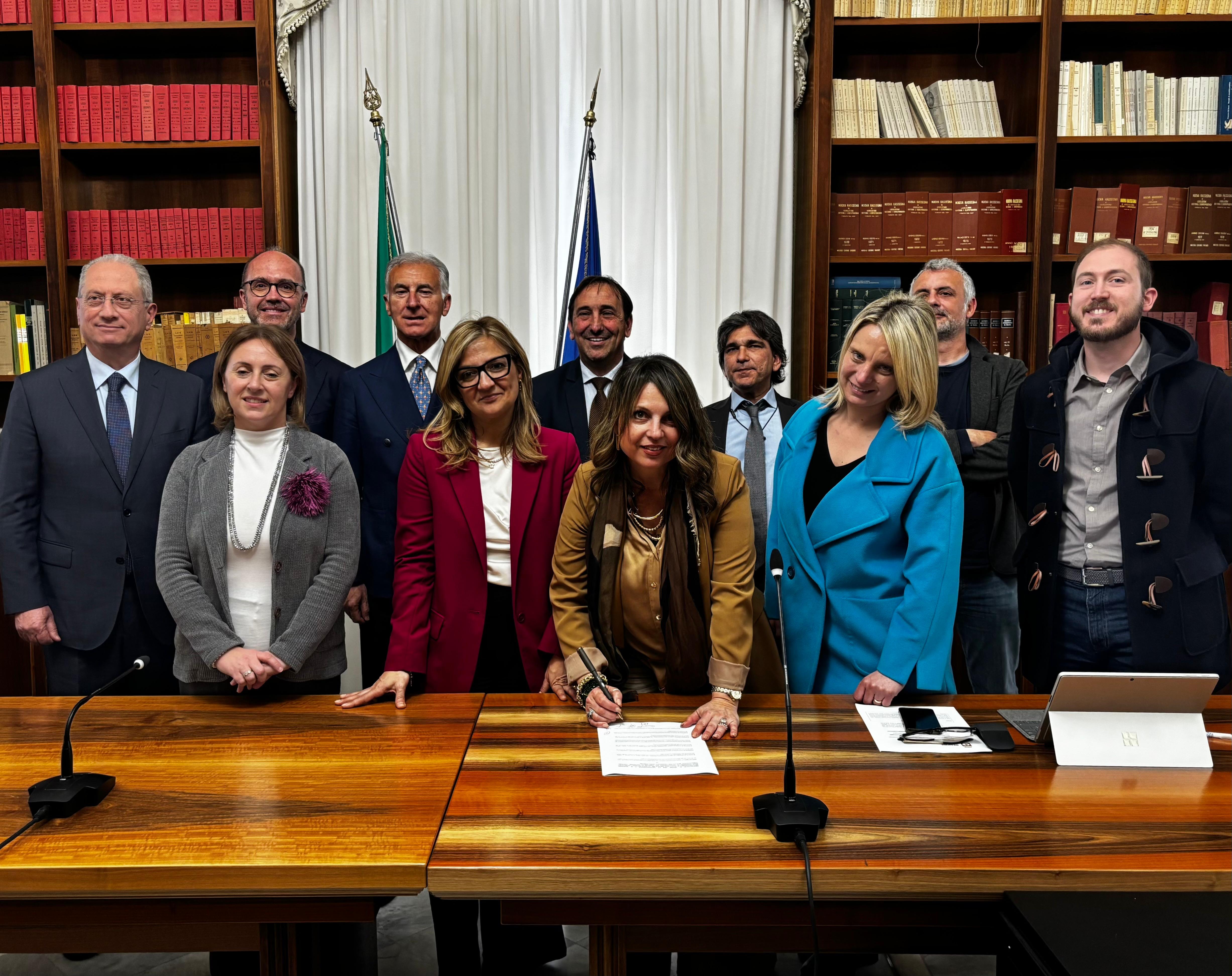 Galleria Liquidazione cooperativa Terre di Puglia, siglato alla Prefettura di Brindisi il Protocollo d’intesa tra Regione Puglia, Libera e Comuni proprietari dei terreni agricoli confiscati - Diapositiva 6 di 6