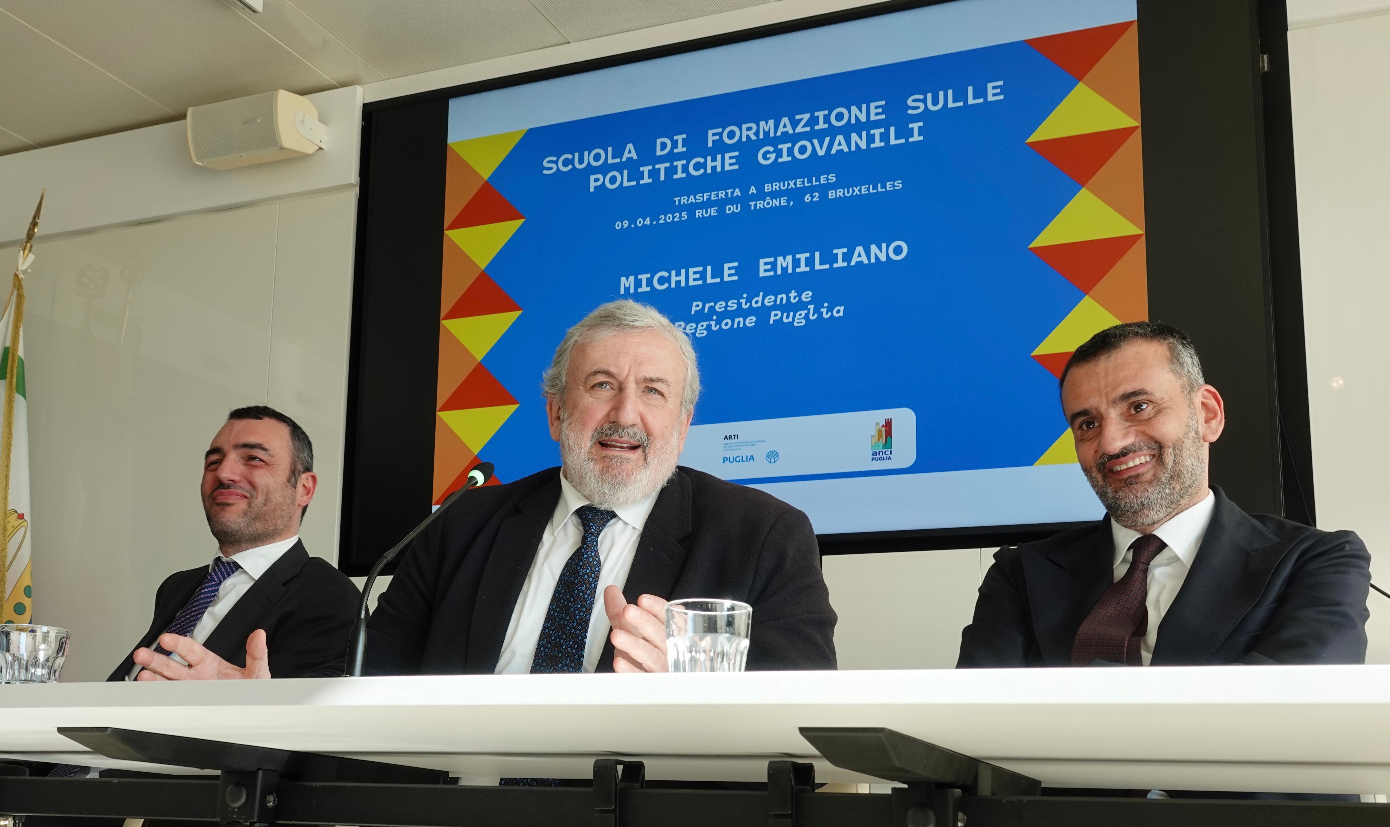 Galleria LA SCUOLA REGIONALE DI FORMAZIONE PER LE POLITICHE GIOVANILI IN MISSIONE A BRUXELLES: 40 AMMINISTRATORI LOCALI PUGLIESI A CONFRONTO CON EUROPARLAMENTARI E DIRIGENTI EUROPEI - Diapositiva 8 di 10