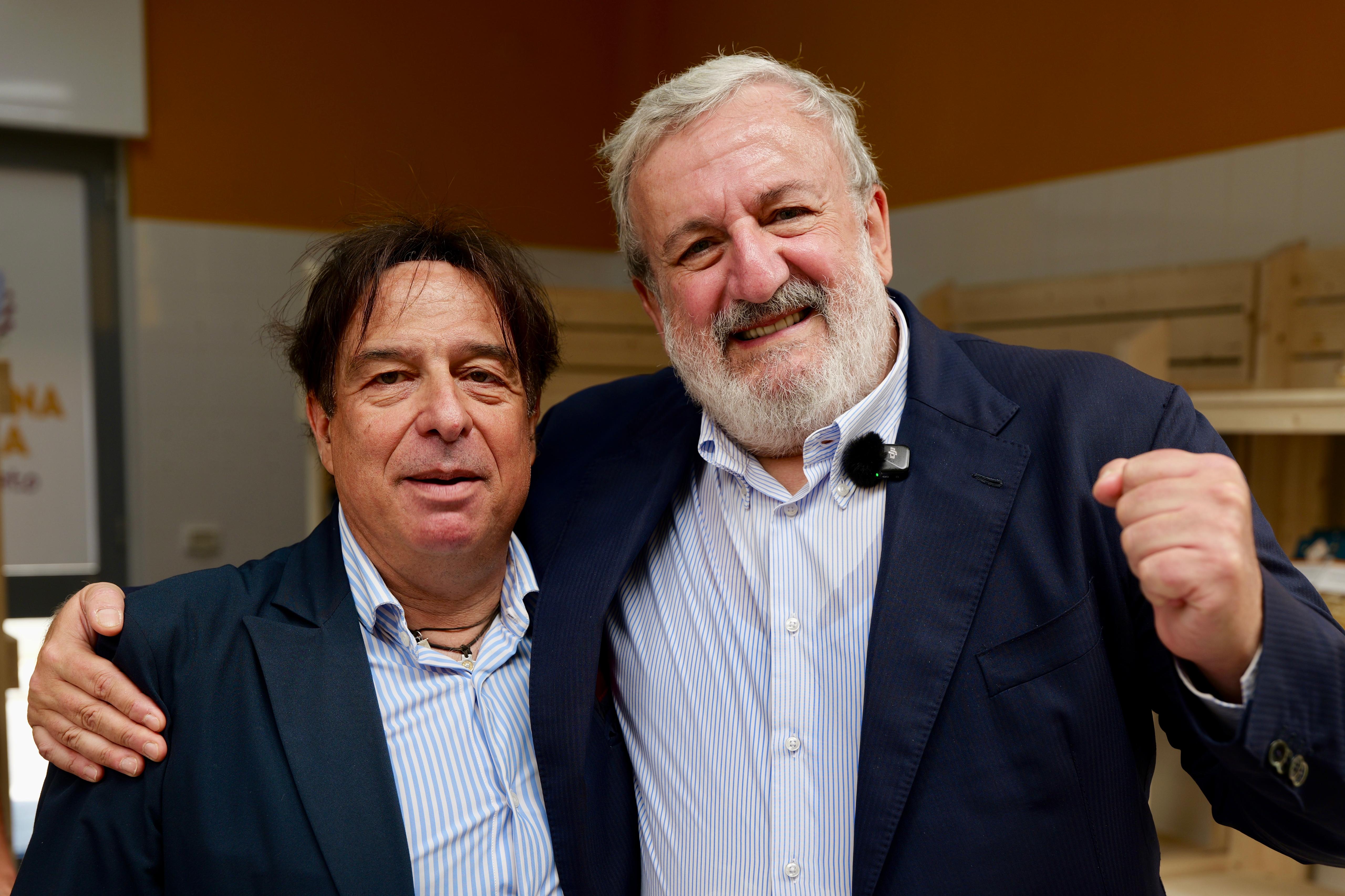 Galleria Emiliano e Pentassuglia all’apertura del nuovo Mercato contadino di Bari: “Qui il cibo che esprime l’identità alimentare e culturale della Puglia” - Diapositiva 4 di 7