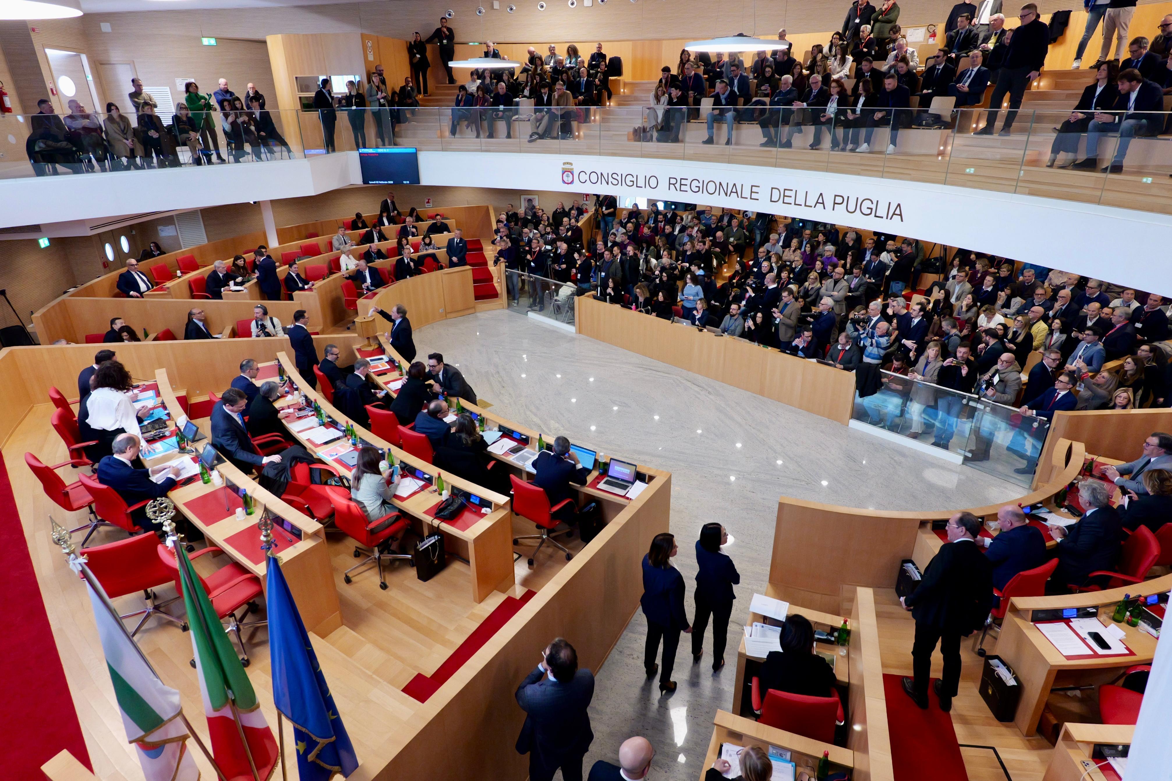 Galleria Insediamento Consiglio regionale, gli auguri del presidente Decaro - Diapositiva 7 di 7