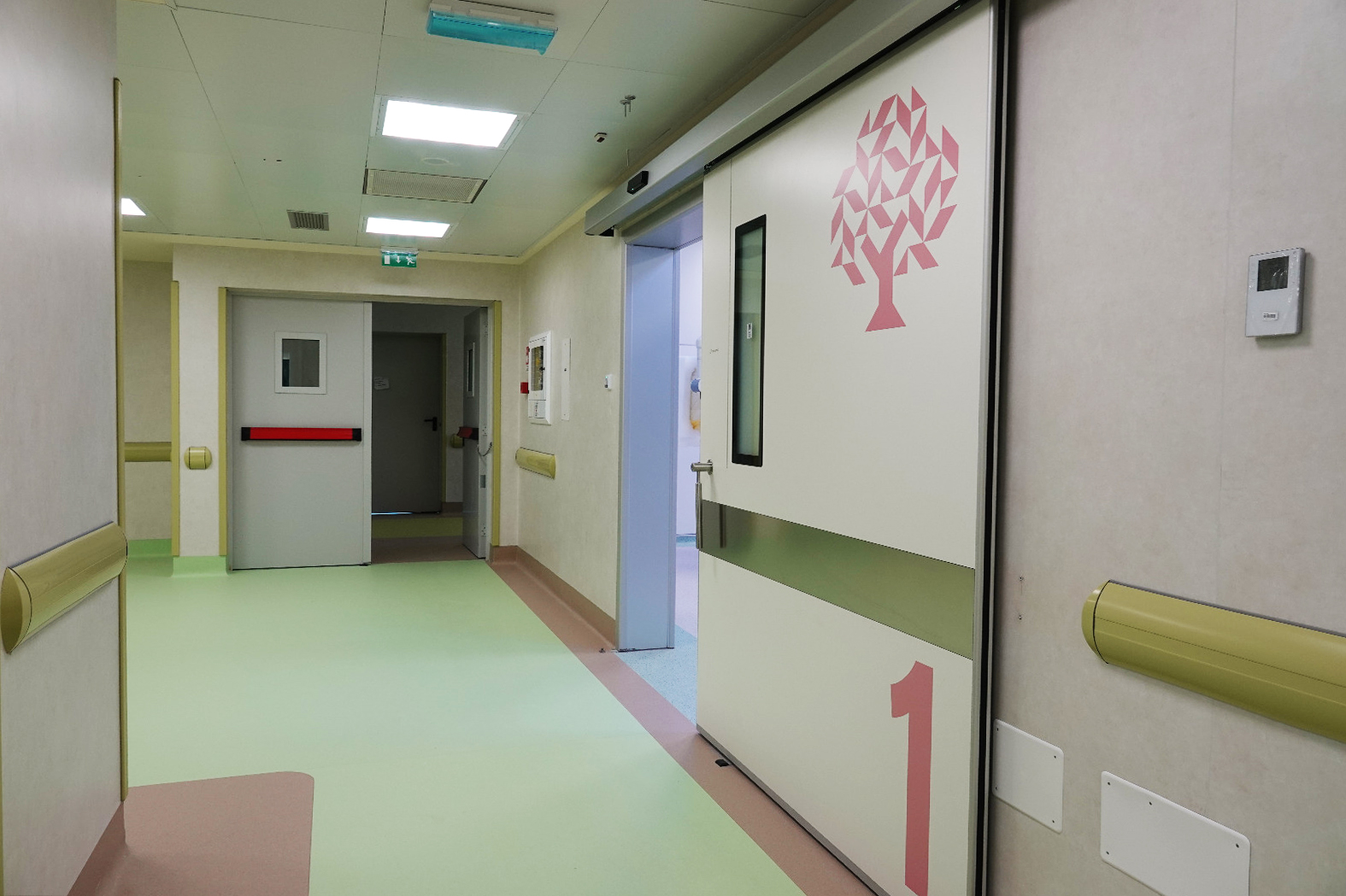 Galleria POLICLINICO DI FOGGIA, EMILIANO E PIEMONTESE INAUGURANO IL NUOVO BLOCCO OPERATORIO: 6 NUOVE SALE DI ULTIMA GENERAZIONE PER CARDIOCHIRURGIA, NEUROCHIRURGIA E RADIOLOGIA INTERVENTISTICA. - Diapositiva 14 di 22